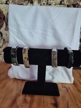 Set Of 4 Plunder Button Bracelets